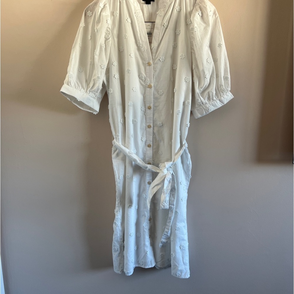 NWT Ann Taylor White Floral Button Dress – Size Medium